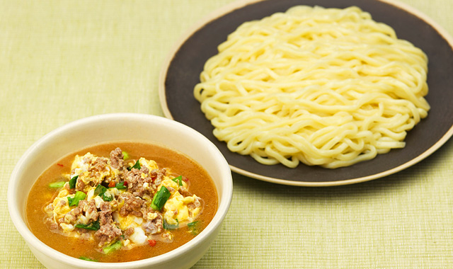 食欲をそそるニラの香り ひき肉とニラ玉つけ麺 こだわり具材に挑戦 こだわり具材レシピ マルちゃん正麺 東洋水産株式会社